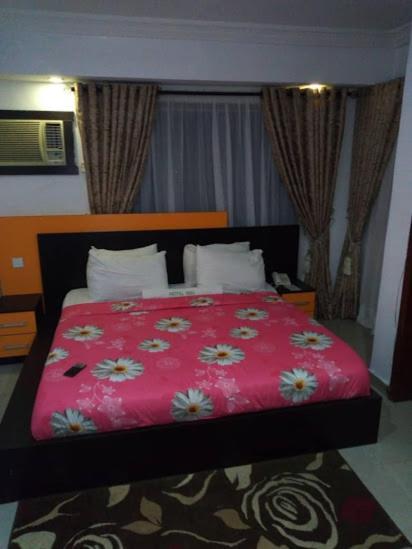 Alluring View Hotel - Toyin Sreet Ikeja Exterior photo